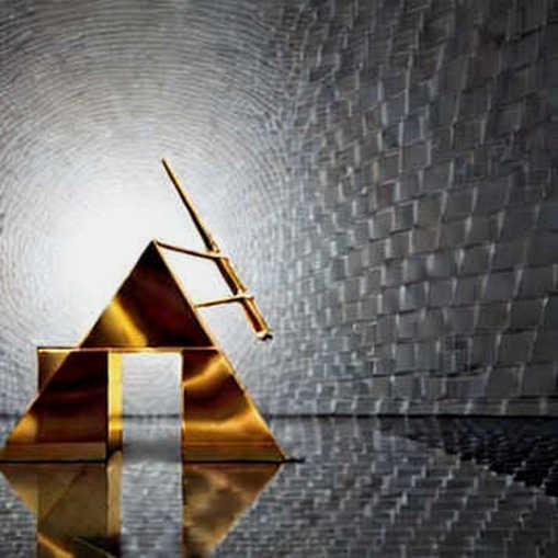 The Quiet Before the Liquidity Snap: Bitcoin at $77k and the Gold Mirage